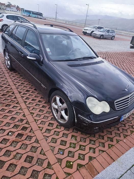 Usado Mercedes C220 Avantgarde 150 HP (110 kW) 2005 Sedan