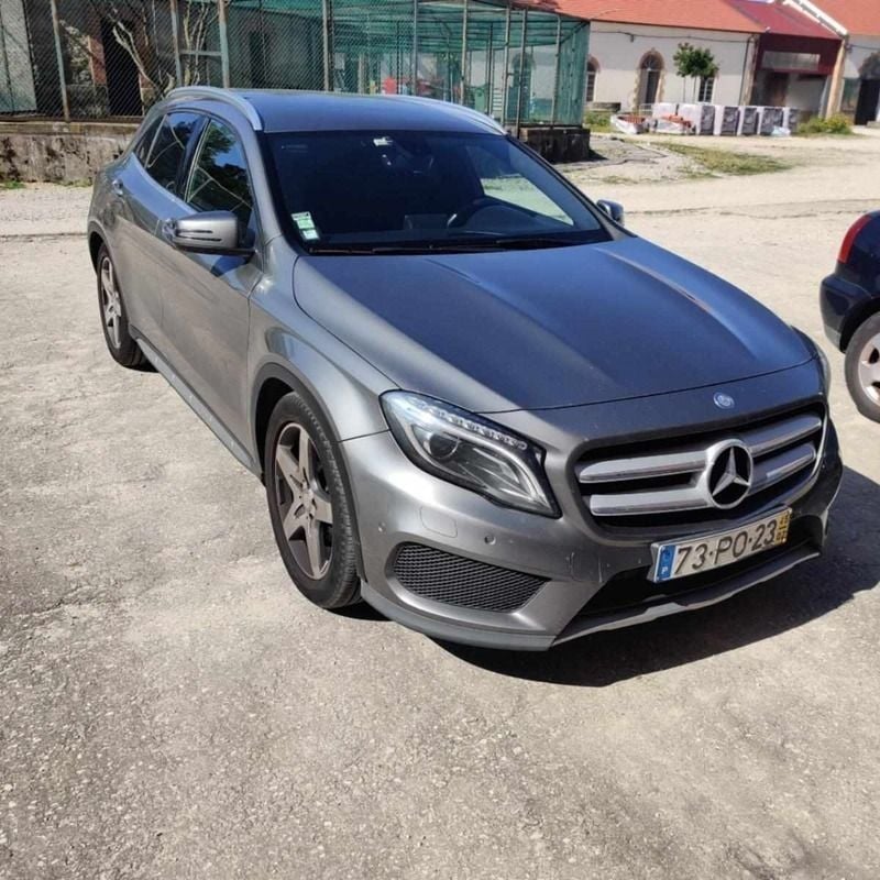 Cinzento Usado 2015 Mercedes GLA200 SUV | € 19.990 (Preço justo) - Imagem 1/4