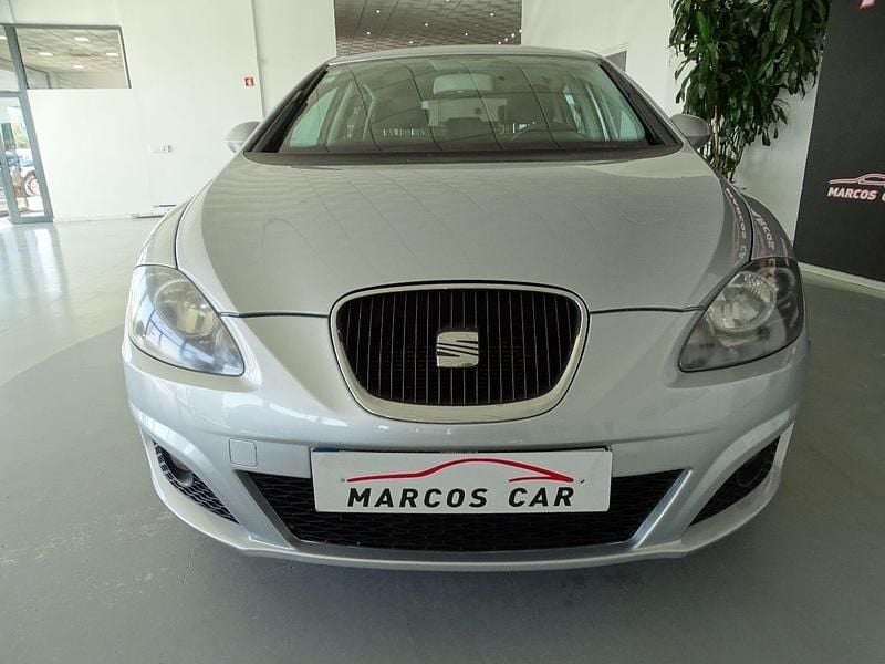 Usado Seat Leon Reference 90 HP (66 kW) 2011 Cinzento Citadino