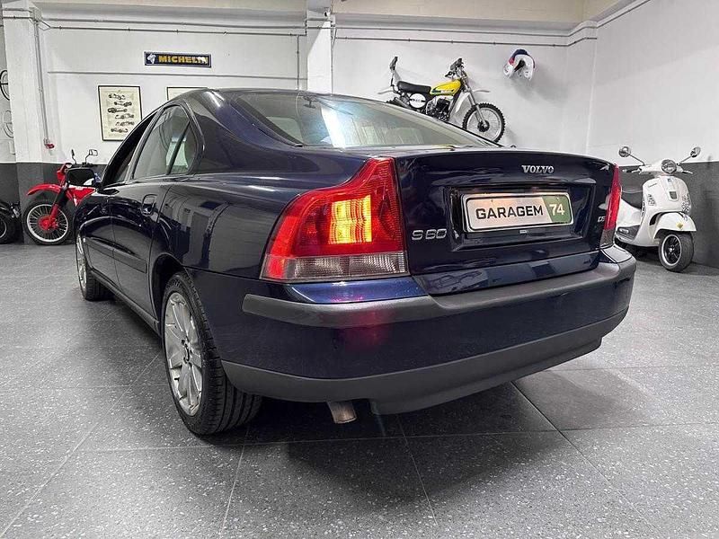 Usado Volvo S60 163 HP (119 kW) 2004 Azul Sedan