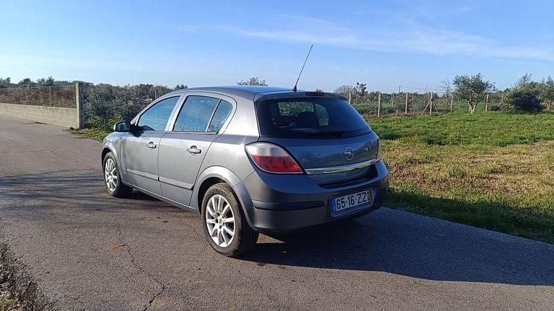 Usado Opel Astra 90 HP (66 kW) 2005 Sedan