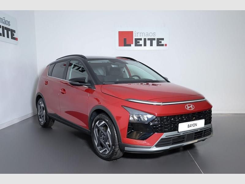Dragon red/phantom black (metalizado) Novo 2025 Hyundai Bayon Premium SUV | € 25.390 (Preço elevado) - Imagem 1/4