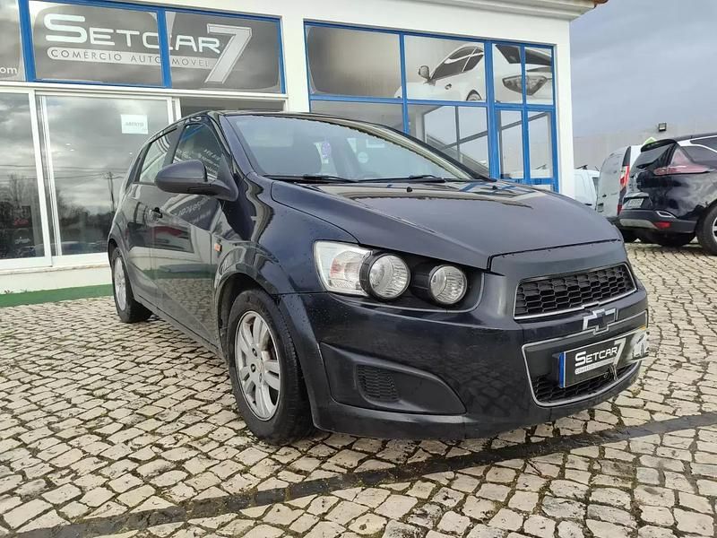 Usado Chevrolet Aveo LS 86 HP (63 kW) 2012 Preto