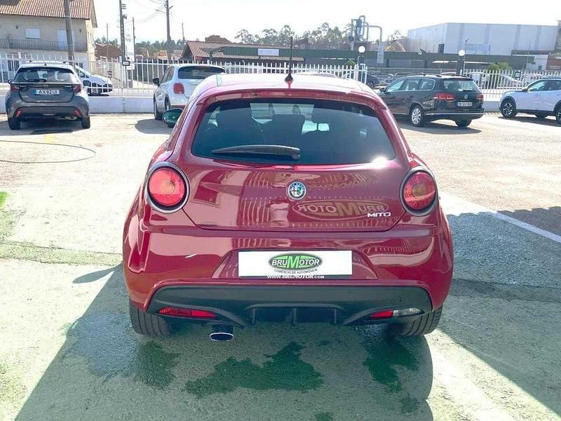 Usado Alfa Romeo MiTo Distinctive 95 HP (69 kW) 2017 Vermelho Citadino