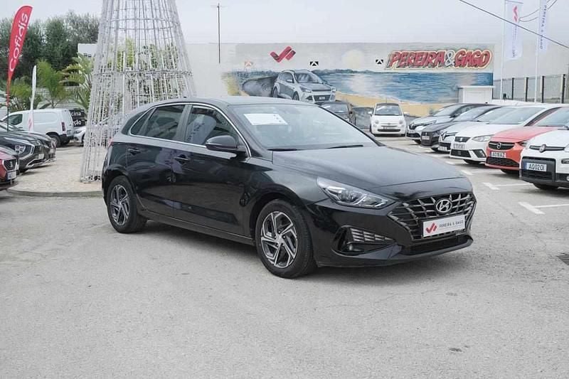 Usado Hyundai i30 120 HP (88 kW) 2022 Preto Citadino
