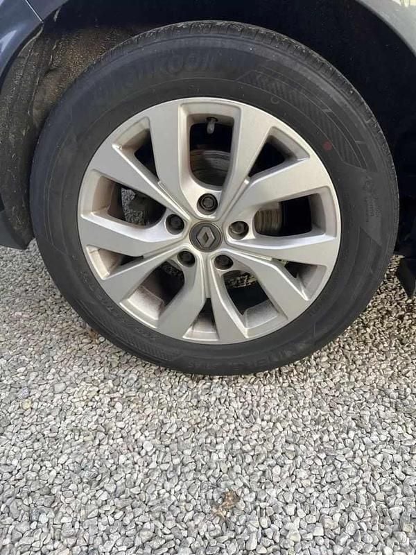 Usado Renault Mégane IV LIMITED 115 HP (84 kW) 2020 Cinza antracite Sedan