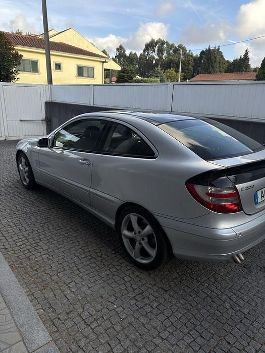 Usado 2007 Mercedes C220 | € 9.500 - Imagem 1/4