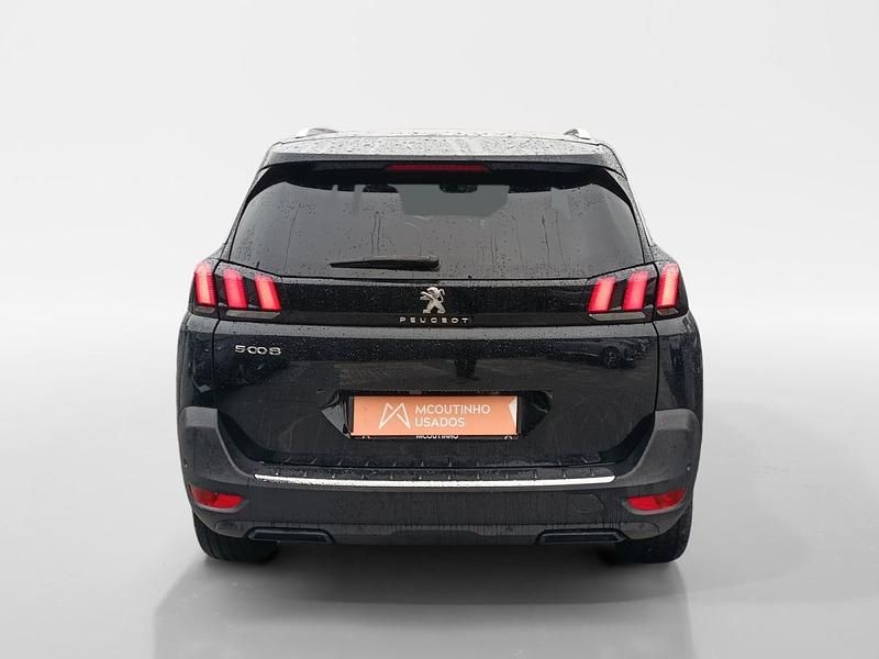 Usado Peugeot 5008 Allure 130 HP (95 kW) 2023 Preto SUV