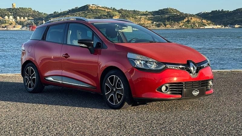 Vermelho Usado 2018 Renault Clio GrandTour Dynamique Carrinha | € 7.500 (Super Preço) - Imagem 1/4