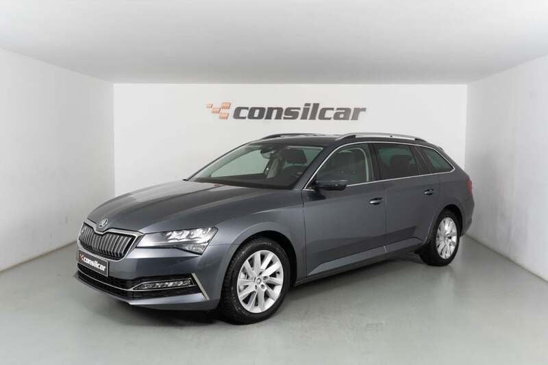 Cinza Usado 2021 Skoda Superb Style Carrinha | € 24.980 - Imagem 1/4
