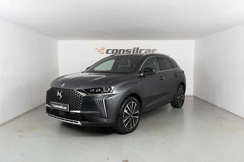Cinza Usado 2024 DS Automobiles DS7 Crossback Rivoli SUV | € 37.780 - Imagem 1/4