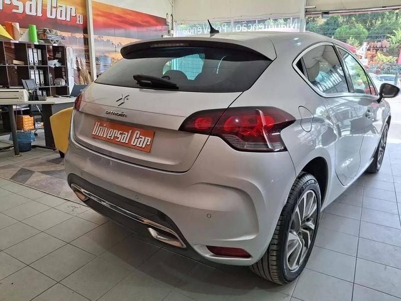 Cinzento Usado 2011 Citroën DS4 So Chic Citadino | € 9.800 - Imagem 1/1