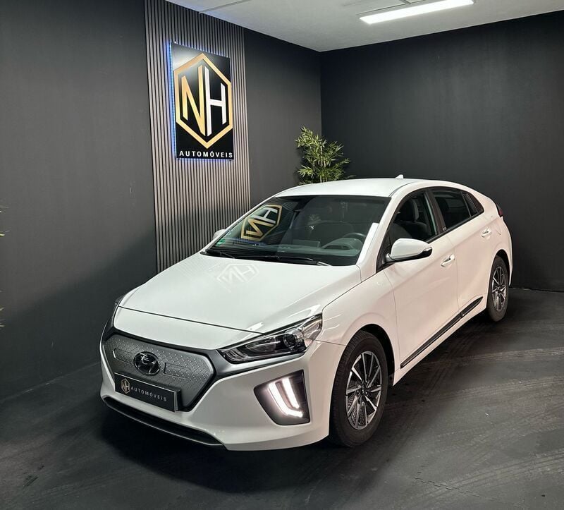 Branco Usado 2021 Hyundai Ioniq 6 Sedan | € 16.500 (Bom preço) - Imagem 1/4