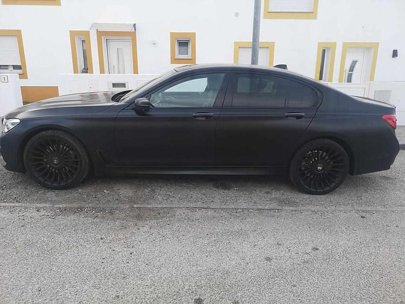 Usado BMW 730 265 HP (194 kW) 2018 Preto Sedan
