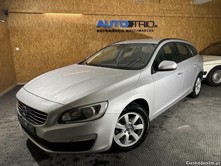 Usado Volvo V60 Momentum 115 HP (84 kW) 2013 Branco Carrinha
