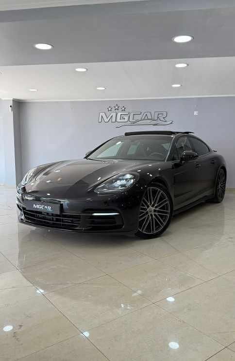 Preto Usado 2018 Porsche Panamera 4S Sedan | € 69.877 - Imagem 1/4