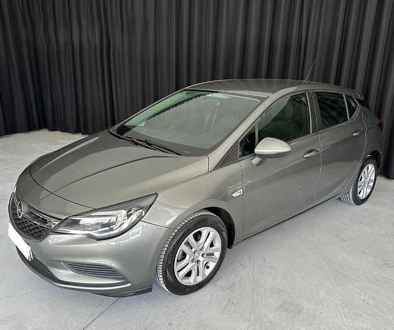 Usado Opel Astra Innovation 105 HP (77 kW) 2019 Cinzento Citadino