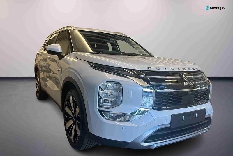 Branco Novo 2025 Mitsubishi Outlander P-HEV Intense SUV | € 54.120 (Preço justo) - Imagem 1/4