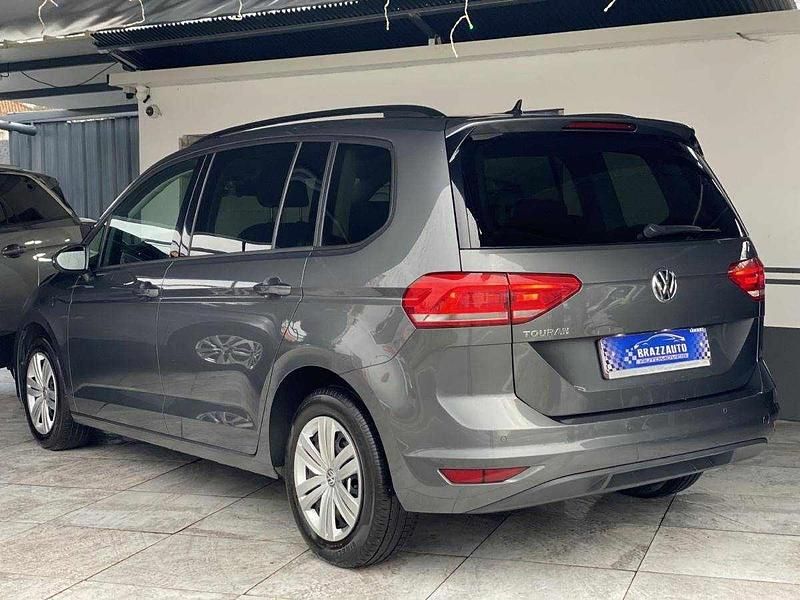 Usado VW Touran Highline 115 HP (84 kW) 2018 Cinzento Monovolume