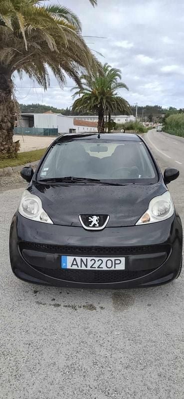 Preto Usado 2008 Peugeot 107 Citadino | € 3.950 (Bom preço) - Imagem 1/4