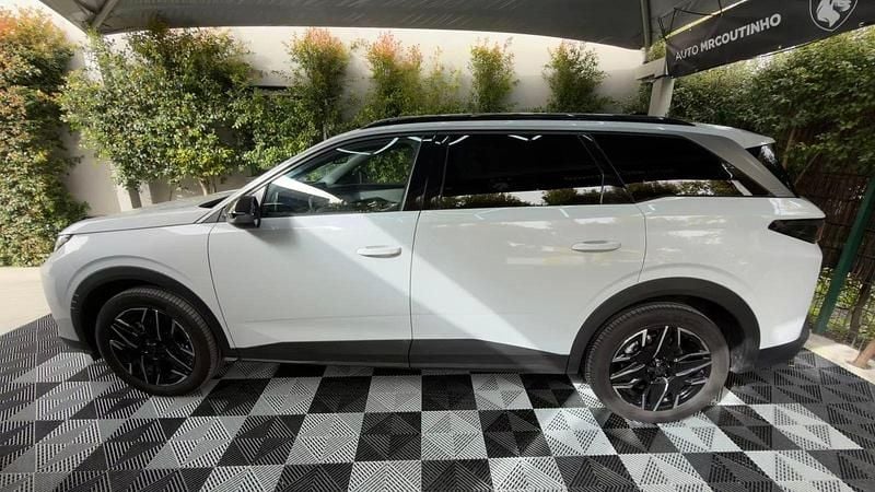 Usado Peugeot 5008 Allure 145 HP (106 kW) 2025 Branco SUV