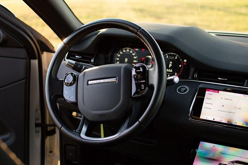 Usado Land Rover Range Rover R-Dynamic 150 HP (110 kW) 2019 Branco SUV