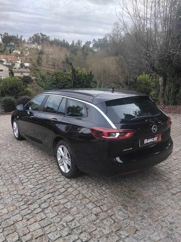Usado Opel Insignia 122 HP (89 kW) 2021 Preto Carrinha