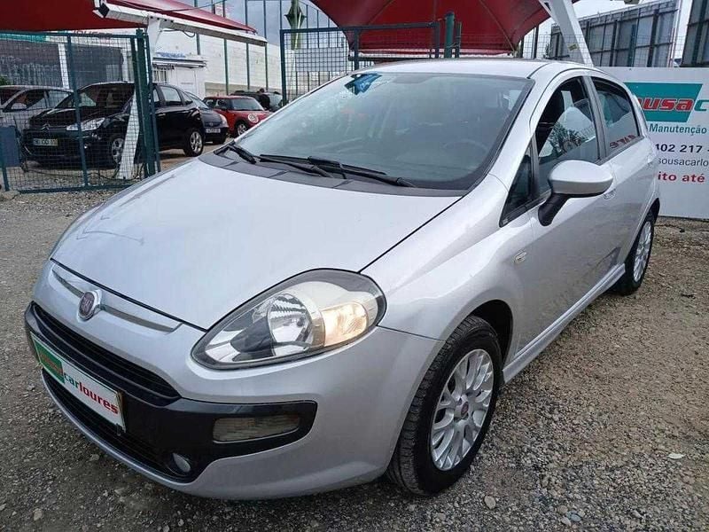 Cinza Usado 2010 Fiat Punto Evo Dynamic Citadino | € 4.750 (Preço justo) - Imagem 1/4