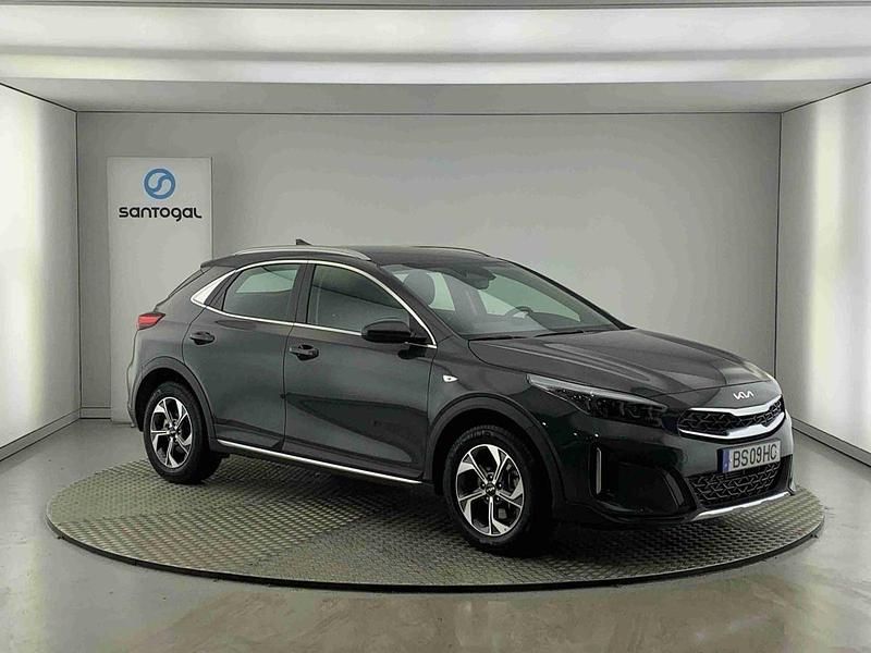 Usado Kia XCeed 100 HP (73 kW) 2025 Cinza SUV