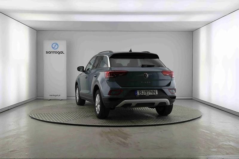 Usado VW T-Roc Life 116 HP (85 kW) 2024 Azul SUV