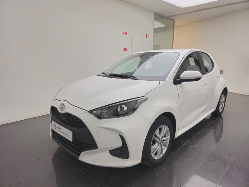 Branco (sólida) Usado 2023 Toyota Yaris Comfort Sedan | € 18.250 (Preço justo) - Imagem 1/4