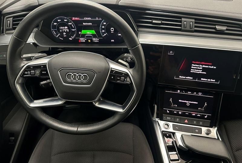 Branco Usado 2023 Audi e-tron GT quattro Comfort Sedan | € 40.500 - Imagem 1/4