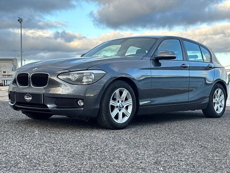 Cinza Usado 2013 BMW 116 Efficient Dynamics Citadino | € 12.900 - Imagem 1/4