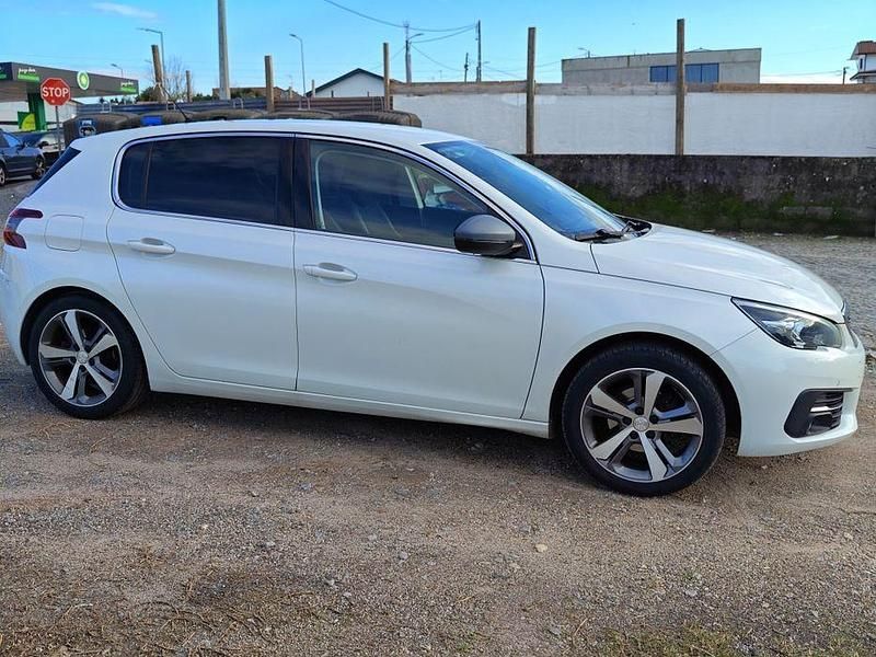 Usado Peugeot 308 Allure 120 HP (88 kW) 2017 Sedan