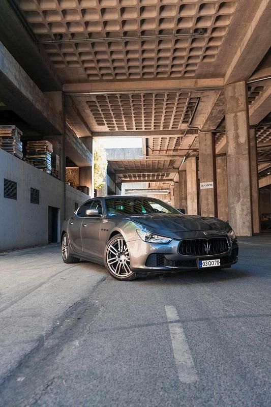 Cinzento Usado 2014 Maserati Ghibli Coupé | € 36.950 - Imagem 1/4