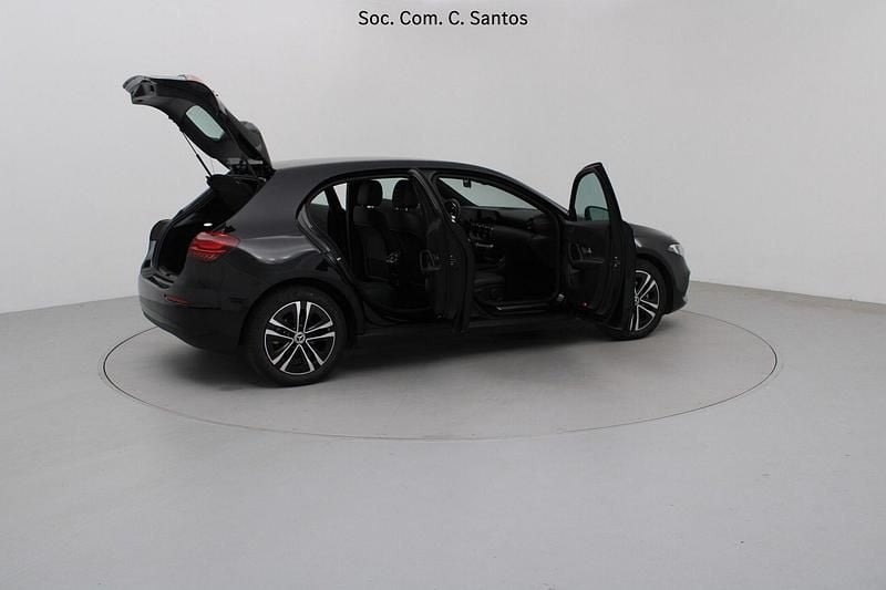 Usado Mercedes A200 150 HP (110 kW) 2024 Preto Sedan