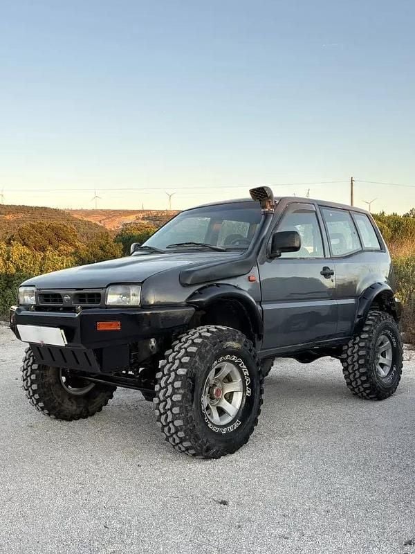 Cinza Usado 1994 Nissan Terrano SUV | € 10.500 - Imagem 1/4