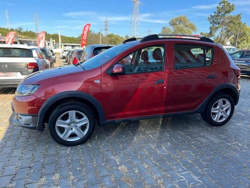 Vermelho Usado 2014 Dacia Sandero Stepway Citadino | € 12.750 (Preço elevado) - Imagem 1/4