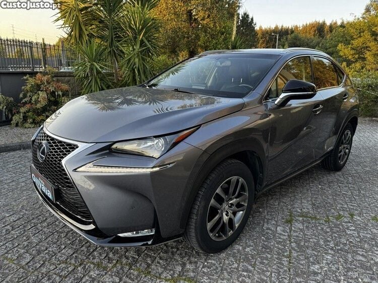 Cinza Usado 2015 Lexus NX300h Executive Line SUV | € 23.980 - Imagem 1/1