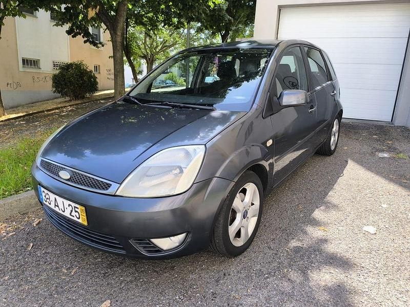 Usado 2005 Ford Fiesta Citadino | € 1.700 - Imagem 1/4