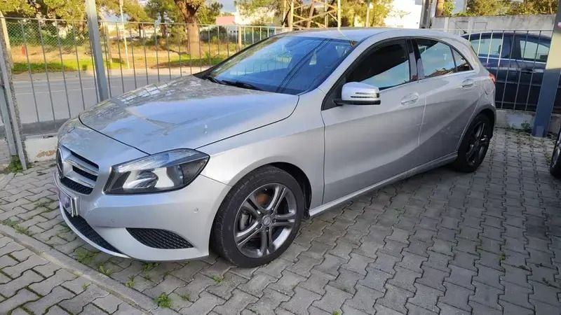 Usado Mercedes A180 Urban 109 HP (80 kW) 2014 Outra