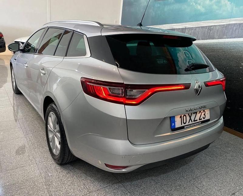 Usado Renault Mégane IV 115 HP (84 kW) 2019 Cinzento Carrinha