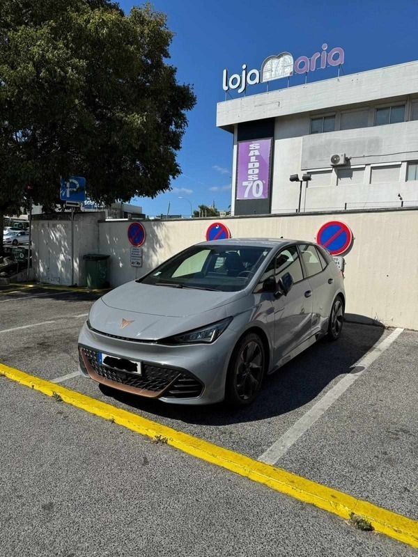 Cinzento Usado 2023 Cupra Born Citadino | € 26.000 (Preço justo) - Imagem 1/4