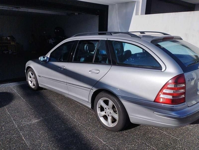 Usado 2004 Mercedes C220 Sedan | € 7.300 (Preço justo) - Imagem 1/4