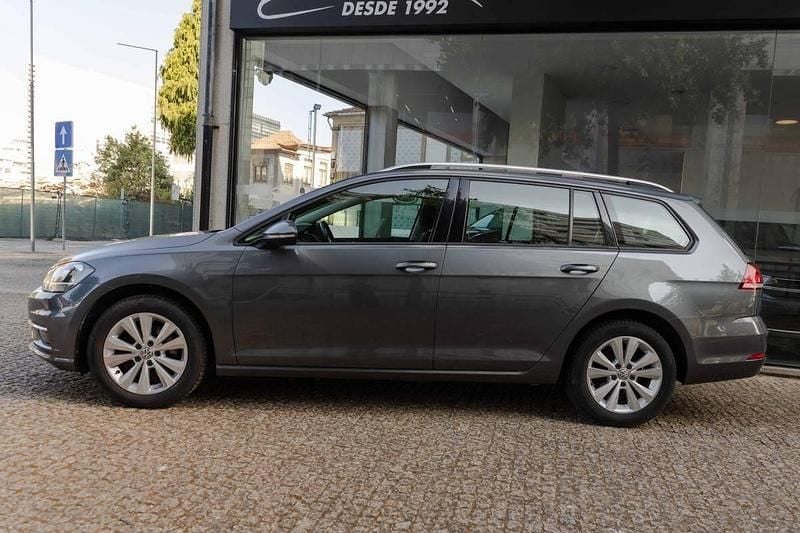 Usado VW Golf VII 115 HP (84 kW) 2019 Cinzento Carrinha