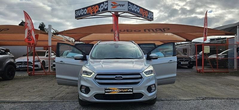 Cinza Usado 2017 Ford Kuga Titanium SUV | € 17.500 (Preço justo) - Imagem 1/4