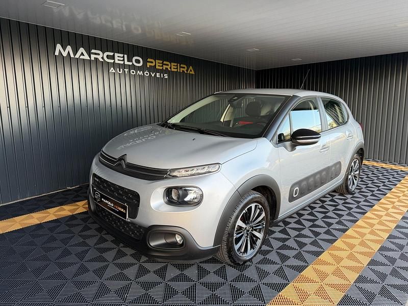 Cinza Usado 2017 Citroën C3 PureTech | € 11.950 (Preço elevado) - Imagem 1/4