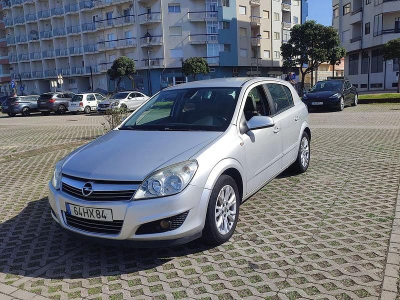 Usado 2009 Opel Astra Sedan | € 5.450 (Preço elevado) - Imagem 1/4