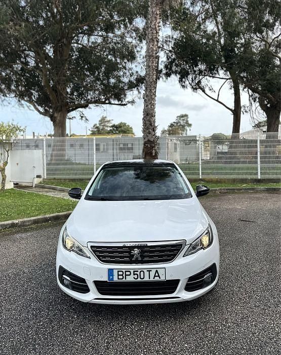 Usado Peugeot 308 Allure 130 HP (95 kW) 2019