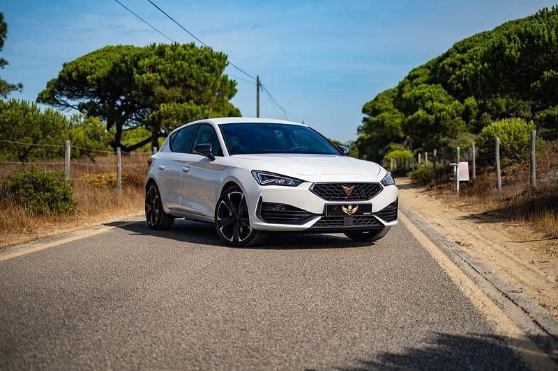 Branco Usado 2022 Cupra Leon VZ Sedan | € 28.999 (Preço justo) - Imagem 1/4